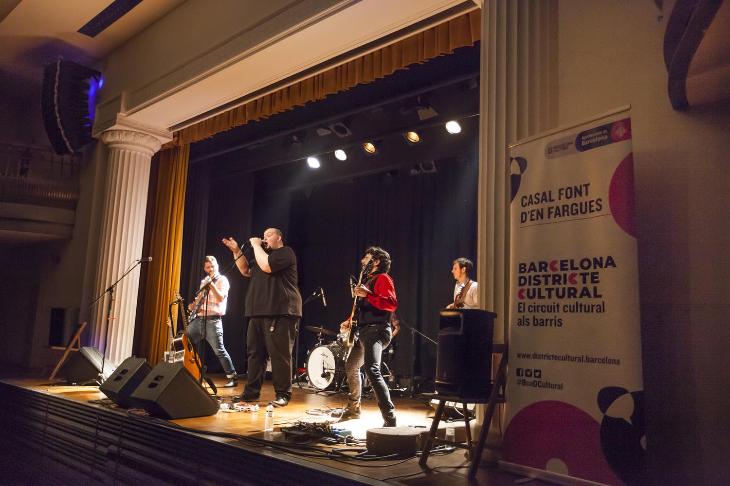 OTROS ESCENARIOS POSIBLES

EL CONJUNTO A CONTRA BLUES - ACONTRA BLUES -  ACTUA EN EL FESTIVAL BARCELONA DISTRICTE CULTURAL - CIRCUITO CULTURAL EN LOS BARRIOS - EN EL CASAL DE LA FONT DEN FARGUES - HORTA - EN BARCELONA

FOTO MARTI FRADERA