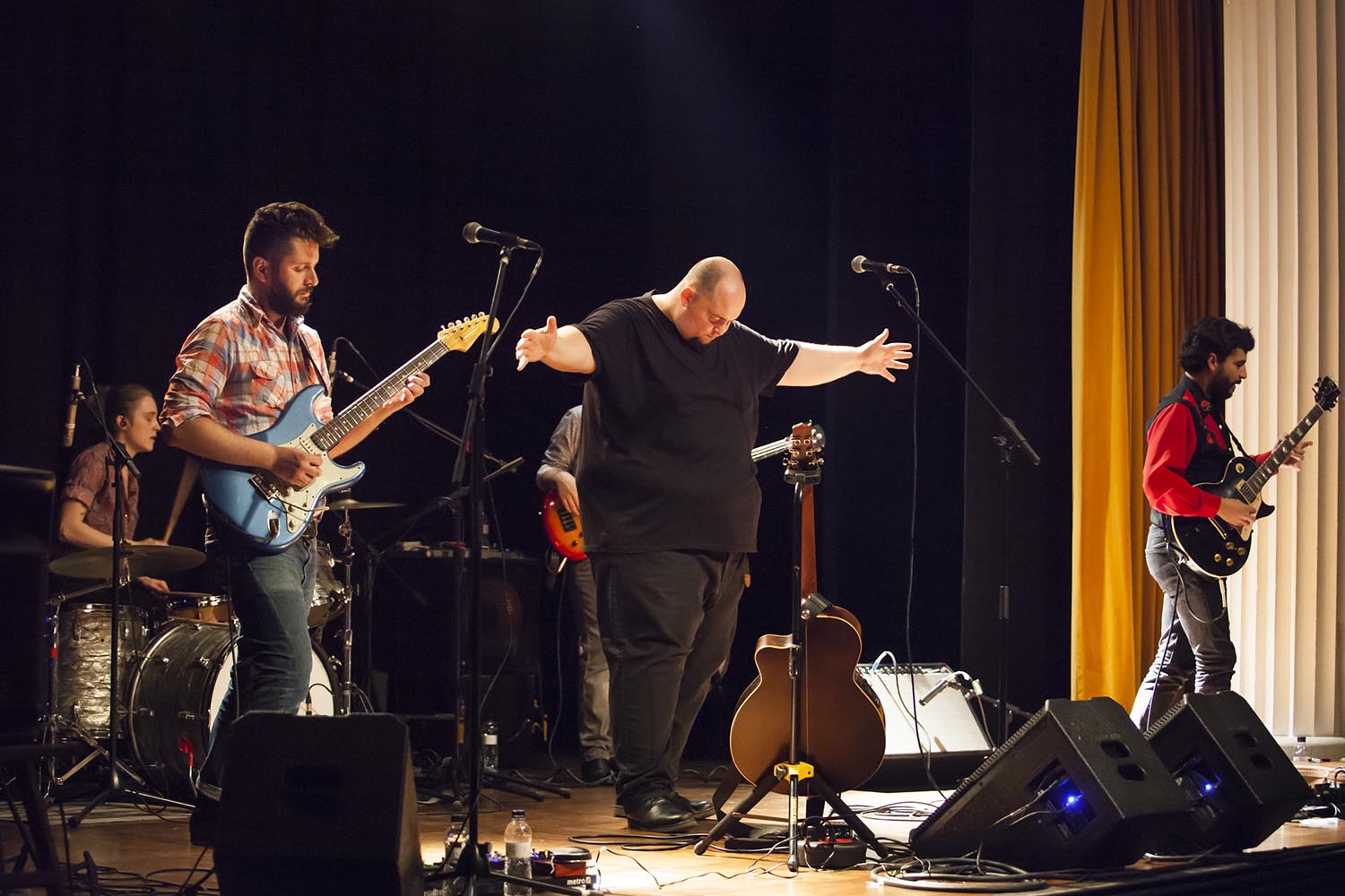 OTROS ESCENARIOS POSIBLES

EL CONJUNTO A CONTRA BLUES - ACONTRA BLUES -  ACTUA EN EL FESTIVAL BARCELONA DISTRICTE CULTURAL - CIRCUITO CULTURAL EN LOS BARRIOS - EN EL CASAL DE LA FONT DEN FARGUES - HORTA - EN BARCELONA

FOTO MARTI FRADERA