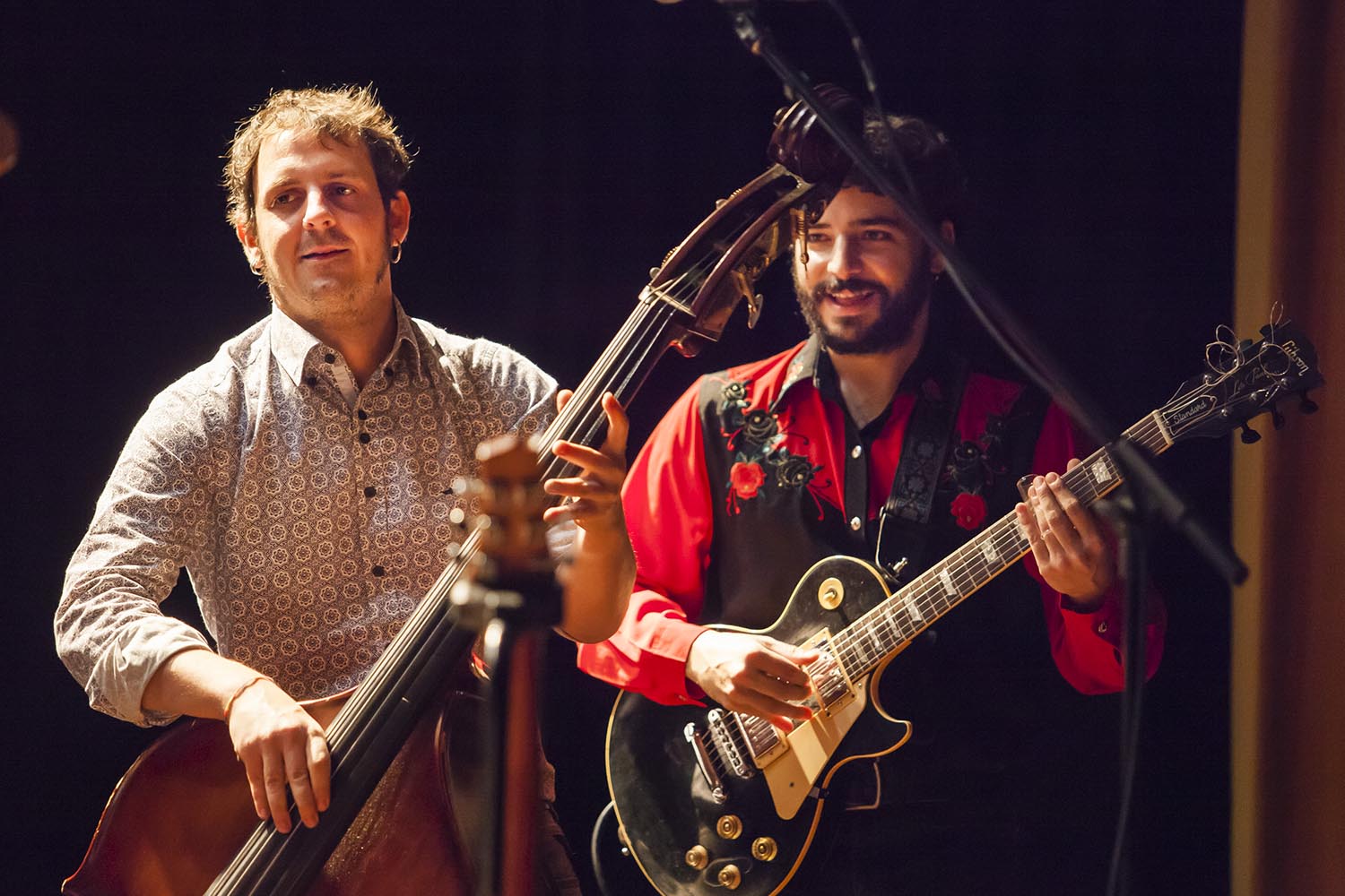 OTROS ESCENARIOS POSIBLES

EL CONJUNTO A CONTRA BLUES - ACONTRA BLUES -  ACTUA EN EL FESTIVAL BARCELONA DISTRICTE CULTURAL - CIRCUITO CULTURAL EN LOS BARRIOS - EN EL CASAL DE LA FONT DEN FARGUES - HORTA - EN BARCELONA

FOTO MARTI FRADERA