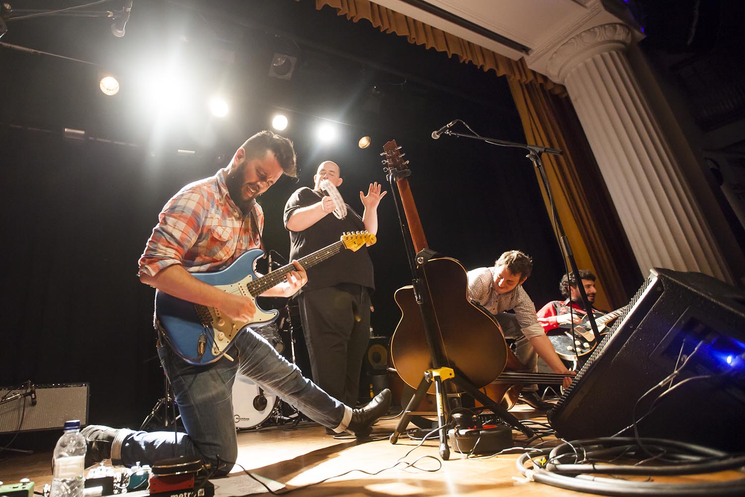 OTROS ESCENARIOS POSIBLES

EL CONJUNTO A CONTRA BLUES - ACONTRA BLUES -  ACTUA EN EL FESTIVAL BARCELONA DISTRICTE CULTURAL - CIRCUITO CULTURAL EN LOS BARRIOS - EN EL CASAL DE LA FONT DEN FARGUES - HORTA - EN BARCELONA

FOTO MARTI FRADERA