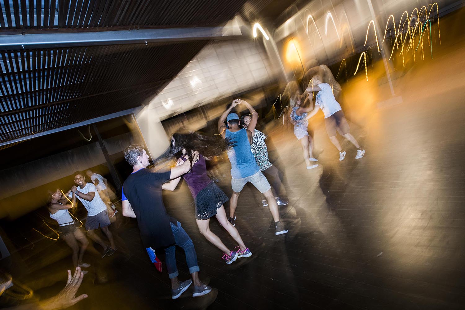 Barcelona 04/09/2019 icult Sessió de ball de música cubana a càrrec de DJ La Pantera i el col.lectiu Street Timba en Canyelles Foto Ferran Nadeu