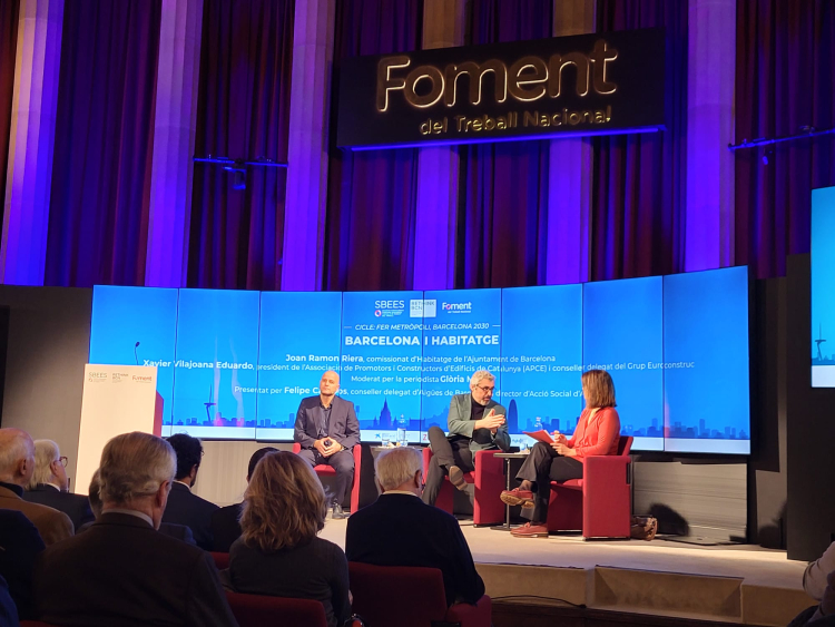 Foto panoràmica del debat: Joan Ramon Rovira, Xavier Vilajoana i Glòria Marín.