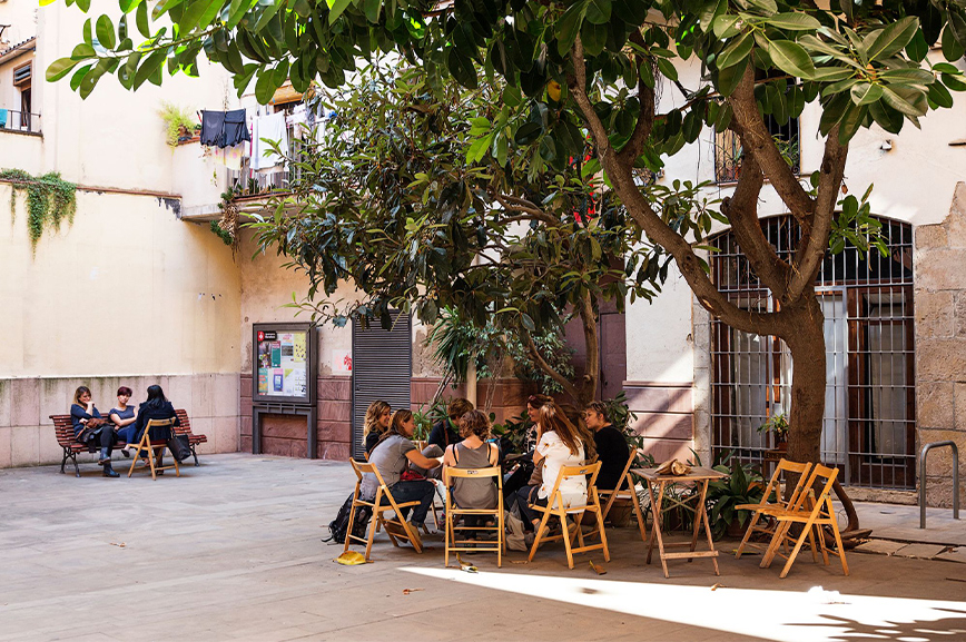 Patio of the Centre Cívic Pati Llimona. © Imatges Barcelona / Paola de Grenet