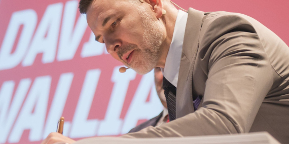 David Walliams was in Barcelona to deliver an address on the eve of Saint George's Day at the Born Centre de Cultura i Memòria. © Ajuntament de Barcelona