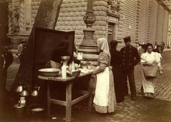 Diàleg 239. La llet a Barcelona, de medicina a aliment: mitjan segle XIX-mitjan segle XX