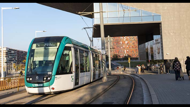 T4 tram in front of the DHUB