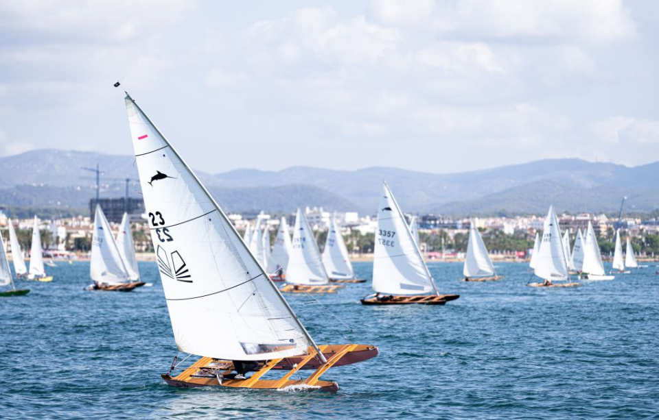 Exhibició de patins de vela catalans