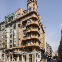 Part exterior de l'Estació dels FGC de Padua, en la cantonada amb Balmes.