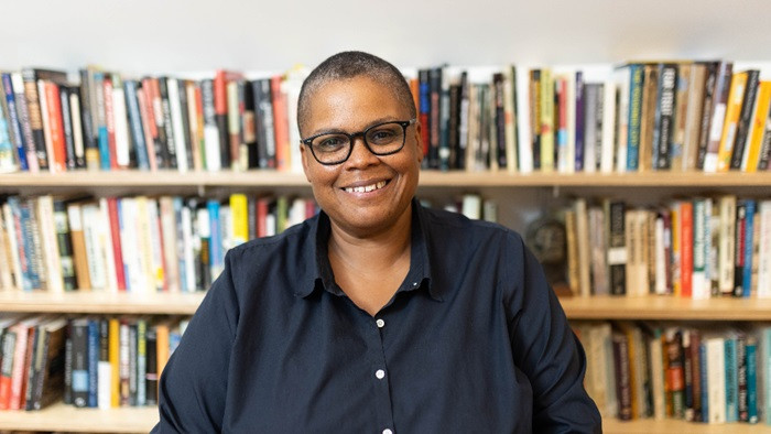 Veu fonamental en la lluita pels drets de la comunitat negra, la sociòloga i historiadora afroamericana Keeanga-Yamahtta Taylor exposa els orígens i l’evolució de la segregació racial urbana al seu país.