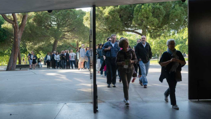 Fotografia de gent entrant al Jardí Botànic de Barcelona